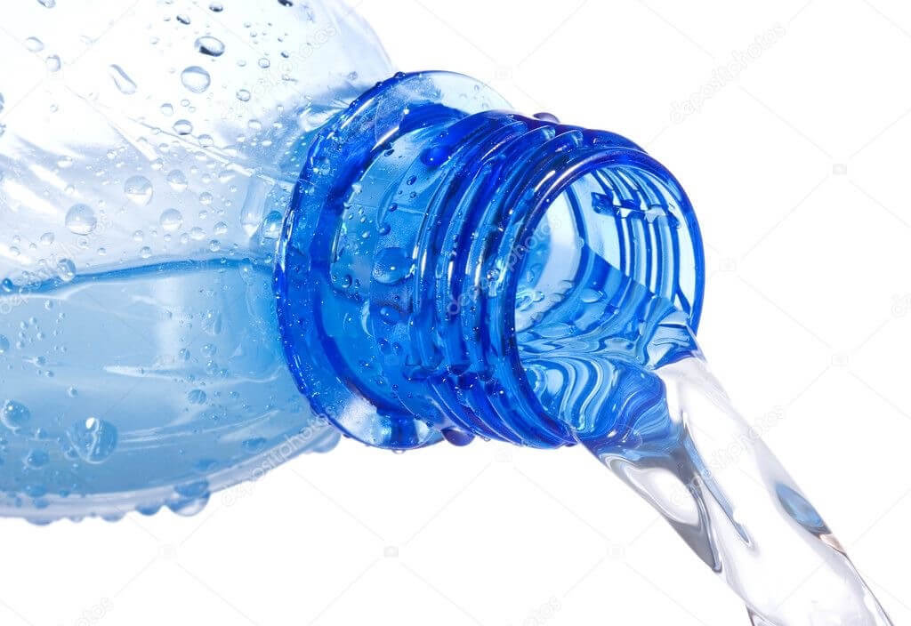 Overgieten van een flesje water leidt tot ontslag van 25 jaar in dienst zijnde werknemer Overgieten van een flesje water leidt tot ontslag van 25 jaar in dienst zijnde werknemer